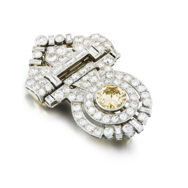 View full screen - View 1 of Lot 718. Broche diamants | Diamond brooch.