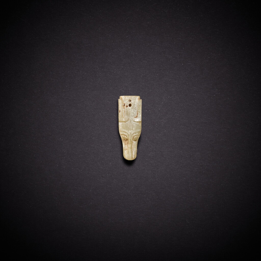 View full screen - View 1 of Lot 6841. A white jade ‘dragon's head’ finial, Eastern Han - Six dynasties | 東漢至六朝 白玉龍首鈕.