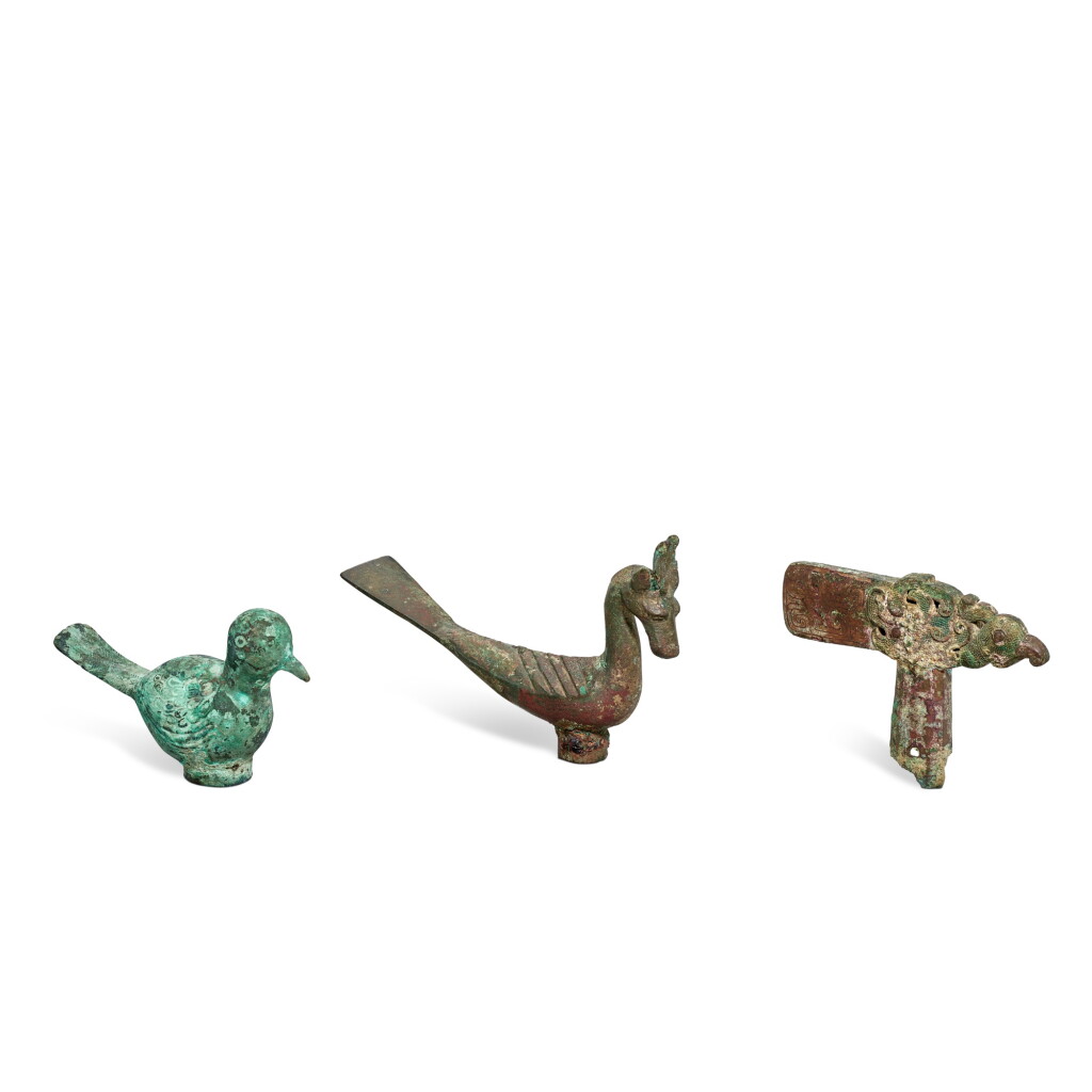 View full screen - View 1 of Lot 3600. Two bronze 'bird' staff finials and a bronze 'bird' dagger, Eastern Zhou dynasty, Spring and Autumn period - Song dynasty or earlier | 東周春秋至宋或更早 青銅鳩杖首兩件 及 鳥紋戈一件.