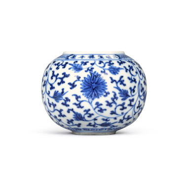 View full screen - View 1 of Lot 37. A blue and white ‘lotus’ waterpot, Qing dynasty, 18th century | 清十八世紀 青花纏枝蓮紋水盂 《大明宣德年製》仿款.