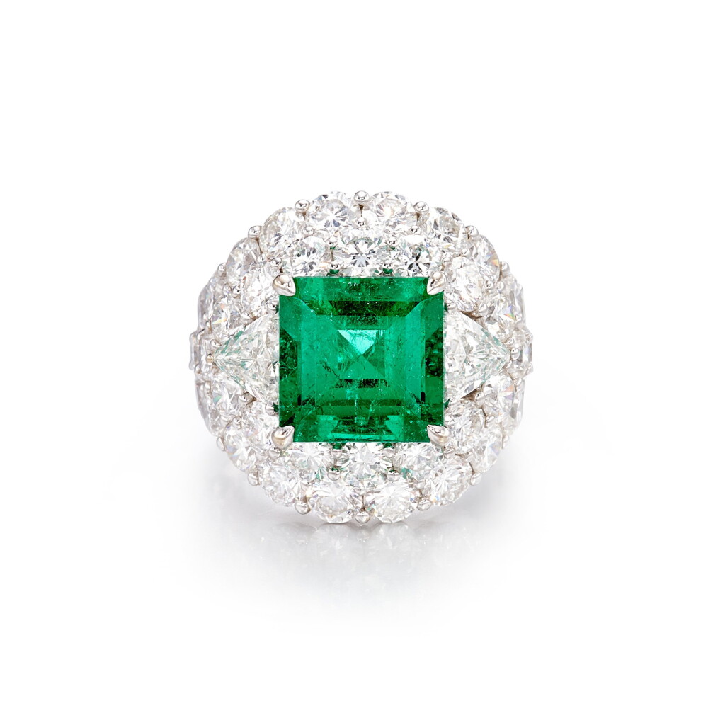 View full screen - View 1 of Lot 1692. Emerald and Diamond Ring | 5.95克拉「哥倫比亞」祖母綠 配 鑽石 戒指.