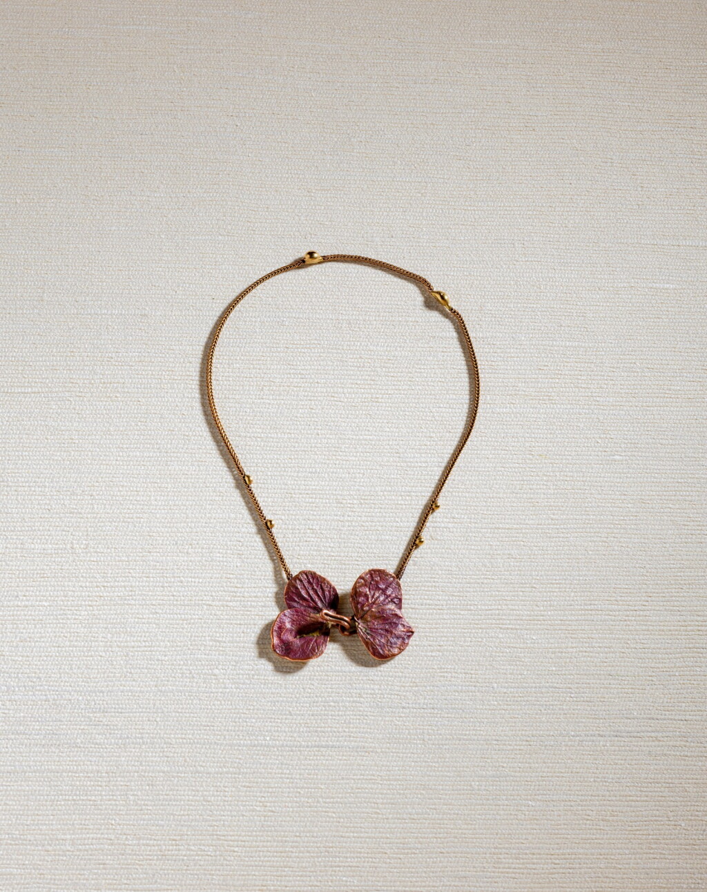 View full screen - View 1 of Lot 160. Collier Hortensia, pièce unique.