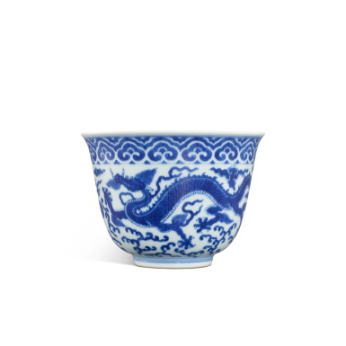 View full screen - View 1 of Lot 3370. A blue and white Ming-style 'dragon' cup, Mark and period of Qianlong | 清乾隆 青花龍紋仰鐘盃 《大清乾隆年製》款.