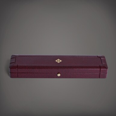 View full screen - View 1 of Lot 99. A presentation case with outer packaging | Circa 1980.