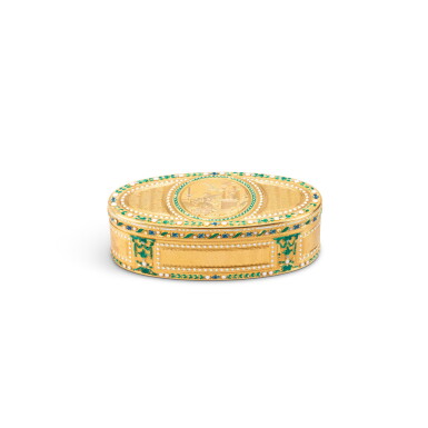 View full screen - View 1 of Lot 1. A gold and enamel snuff box, in late 18th century French taste | Tabatière en or et émail, dans le goût du XVIIIe siècle français.