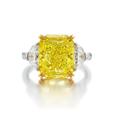 View full screen - View 1 of Lot 1392. FANCY VIVID YELLOW DIAMOND AND DIAMOND RING | 6.82克拉 艷彩黃色鑽石 配 鑽石 戒指.