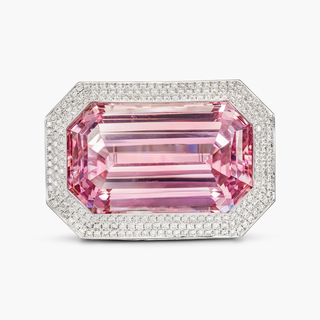 View full screen - View 1 of Lot 1718. Kunzite and Diamond Brooch | 222.95克拉 天然紫鋰輝石 配 鑽石 胸針.