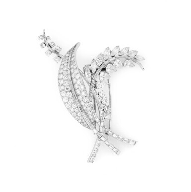 View full screen - View 1 of Lot 51. Broche diamants | Diamond brooch.
