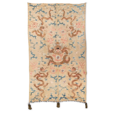 View full screen - View 1 of Lot 188. A large yellow-ground embroidered silk 'dragon' panel, Late Qing dynasty, second half of 19th century | 清末十九世紀下半葉 淺黃地繡雲龍紋掛屏.
