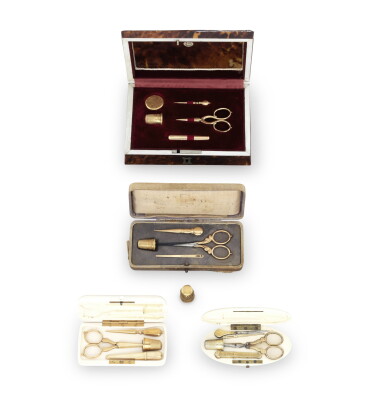View full screen - View 1 of Lot 96. A collection of various gold sewing accessories, late 19th/20th century | Groupe de divers accessoires de couture en or, fin du XIXe/XXe siècle.