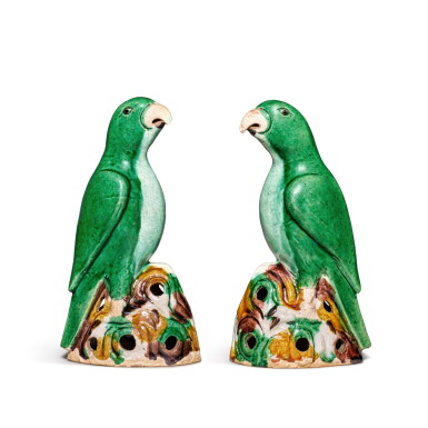 View full screen - View 1 of Lot 605. A pair of famille-verte biscuit figures of parrots, Qing dynasty, Kangxi period | 清康熙 素三彩鸚鵡擺件一對.