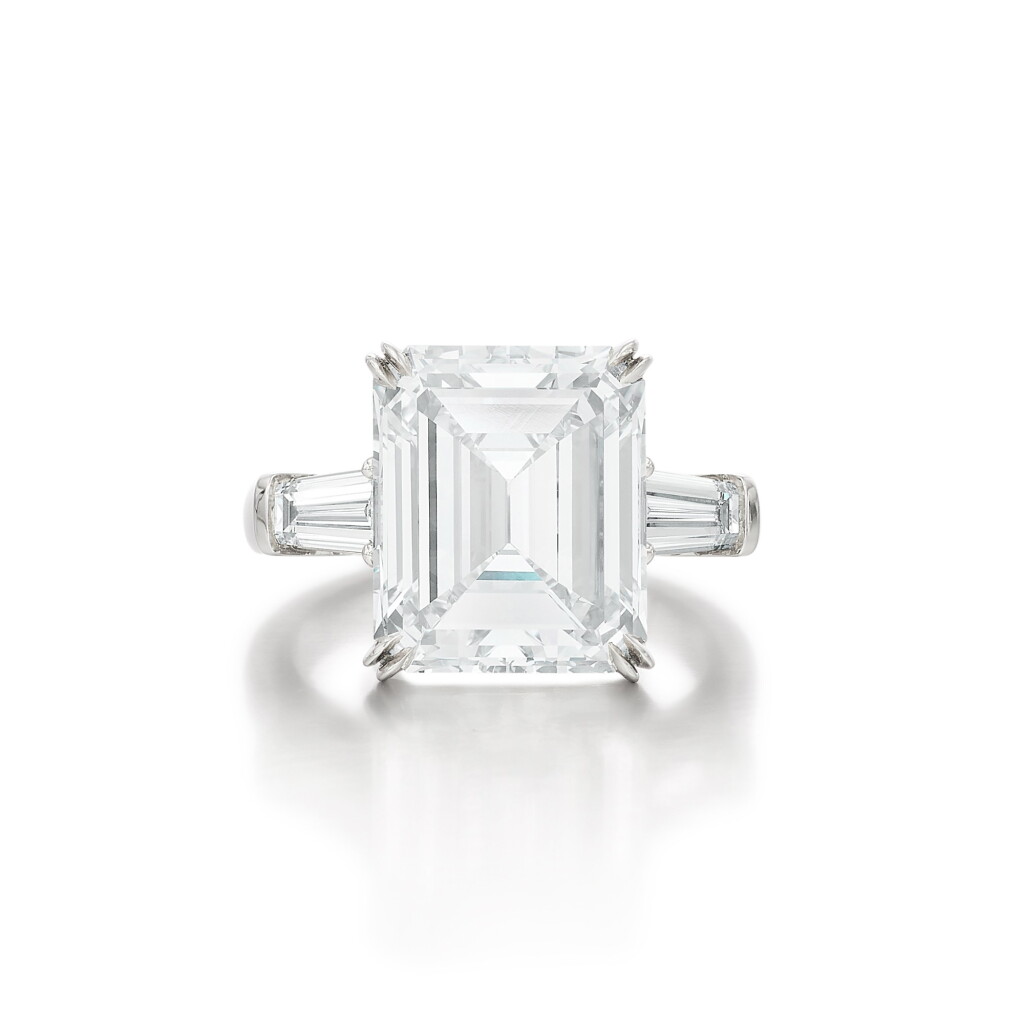 View full screen - View 1 of Lot 1840. Diamond Ring | 海瑞溫斯頓 | 7.02克拉 方形 F色 鑽石 戒指.