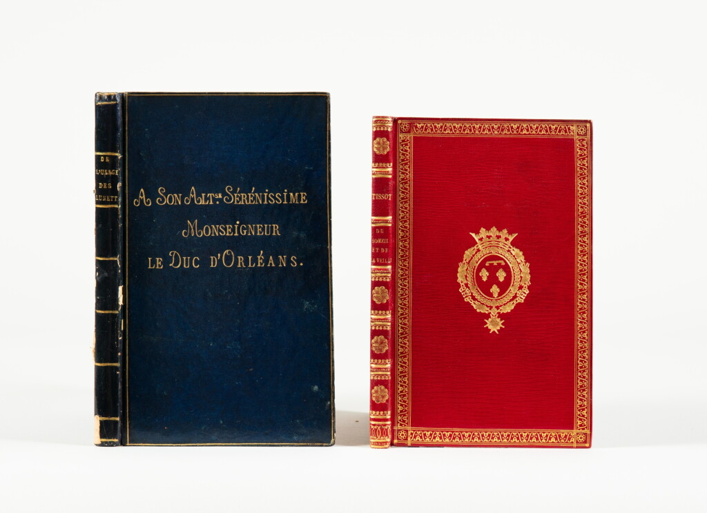 View full screen - View 1 of Lot 756. 2 livres de sciences, sur les lunettes et sur le sommeil. Ex-dono à Louis-Philippe et à ses armes..