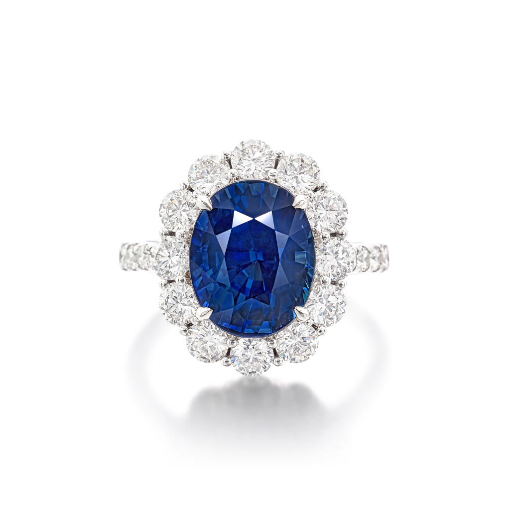 View full screen - View 1 of Lot 1817. Sapphire and Diamond Ring | 8.04克拉 天然 「馬達加斯加」未經加熱藍寶石 配 鑽石 戒指.