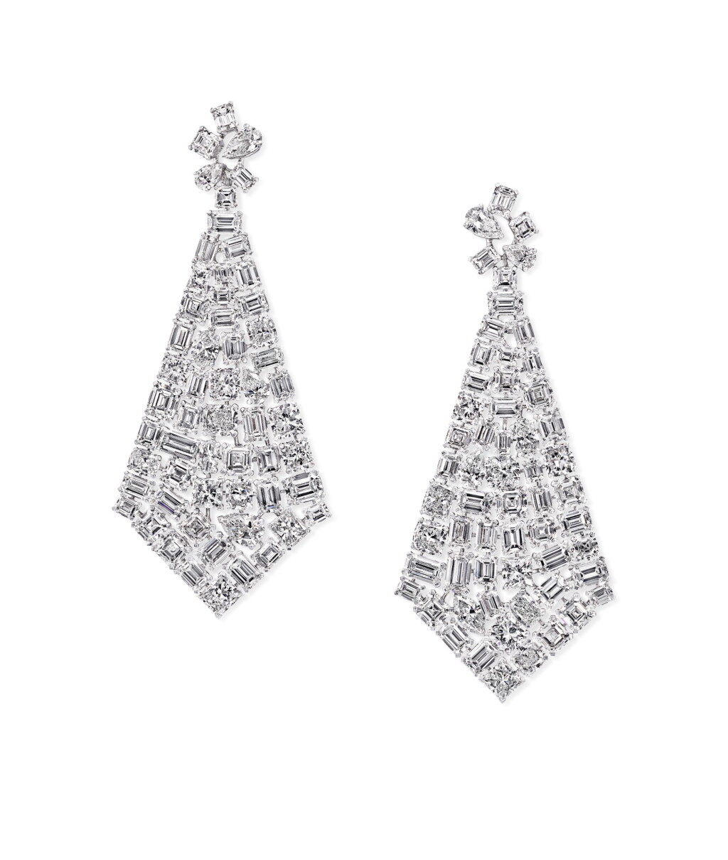 View full screen - View 1 of Lot 69. GRAFF | PAIR OF DIAMOND PENDANT-EARCLIPS 格拉夫 | 鑽石耳環一對.