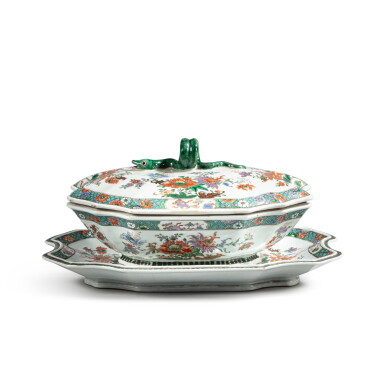 View full screen - View 1 of Lot 137. A famille-verte soup tureen, cover and stand, Yongzheng period (circa 1730-1735) or Qianlong period (circa 1735-1750) |Terrine, son couvercle et son présentoir en porcelaine de Chine du XVIIIe siècle, époque Yongzheng (vers 1730-1735) ou époque Qianlong (vers 1735-1750).
