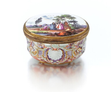 View full screen - View 1 of Lot 167. An Italian Doccia porcelain snuffbox with silver-gilt mounts, circa 1745, the cover Meissen | Tabatière en porcelaine de Doccia montée en vermeil, vers 1745, le couvercle en porcelaine de Meissen.