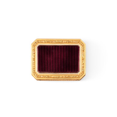View full screen - View 1 of Lot 2. A two-coloured gold and enamel snuff box, Jean-Joseph Barrière, Paris, 1779 |Tabatière en or de deux couleur et émail, Jean-Joseph Barrière, Paris, 1779.