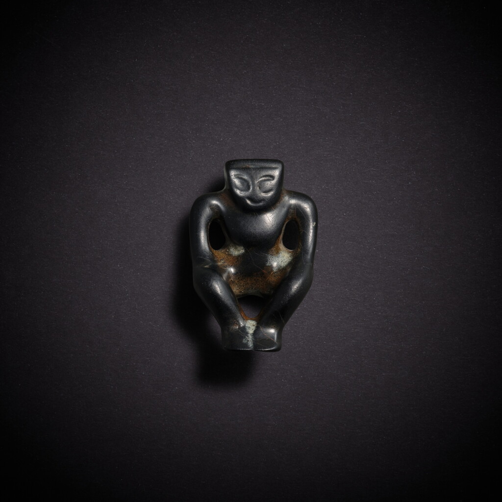 View full screen - View 1 of Lot 7809. A black jade figure, Neolithic period, Hongshan culture | 新石器時代 紅山文化 墨玉坐人像.