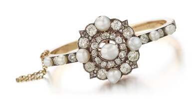 View full screen - View 1 of Lot 9131. PEARL AND DIAMOND BANGLE | 珍珠 配 鑽石 手鐲.