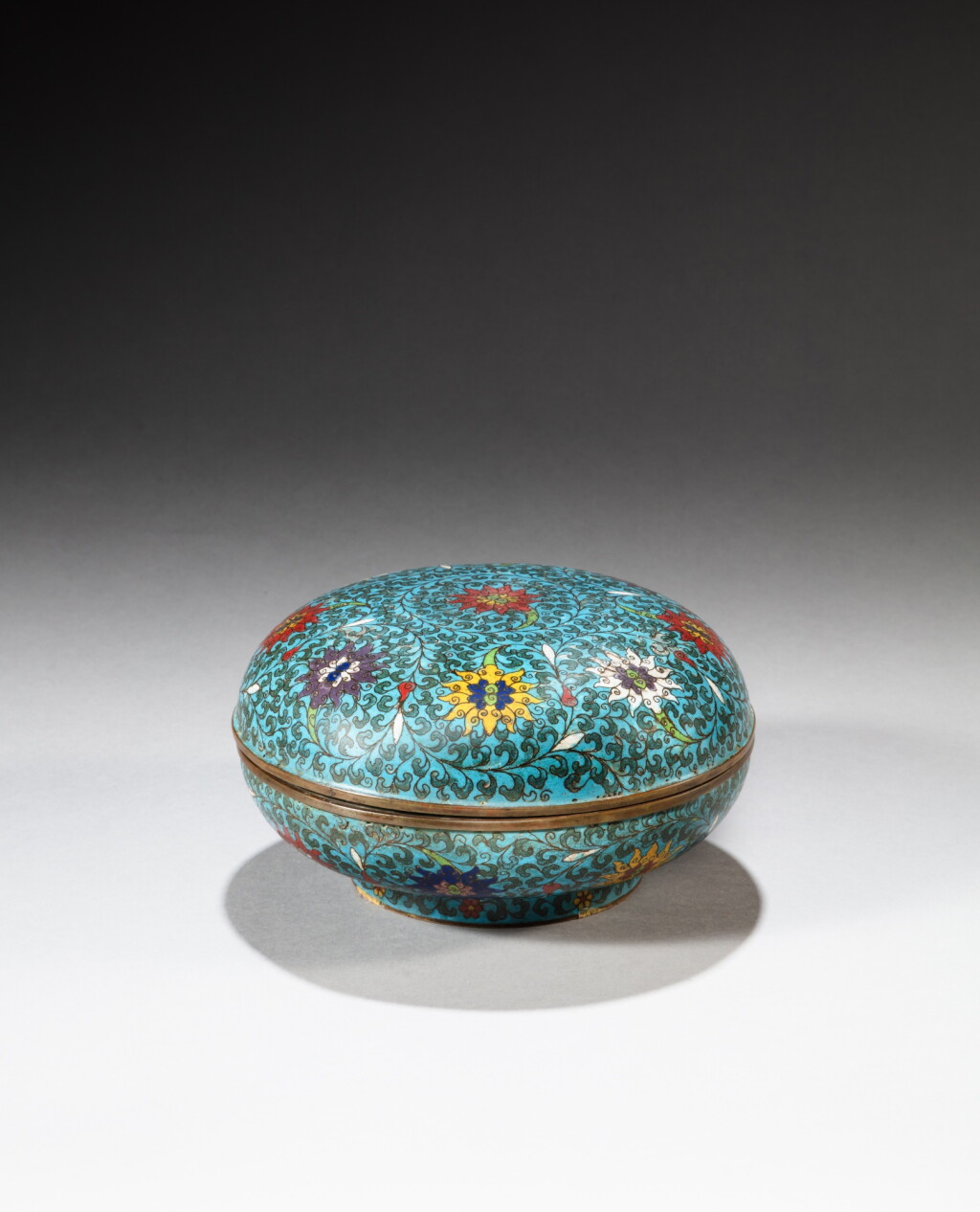 View full screen - View 1 of Lot 45. A cloisonné enamel 'lotus' circular box and cover, 17th century | 十七世紀 掐絲琺瑯纏枝番蓮紋蓋盒 .