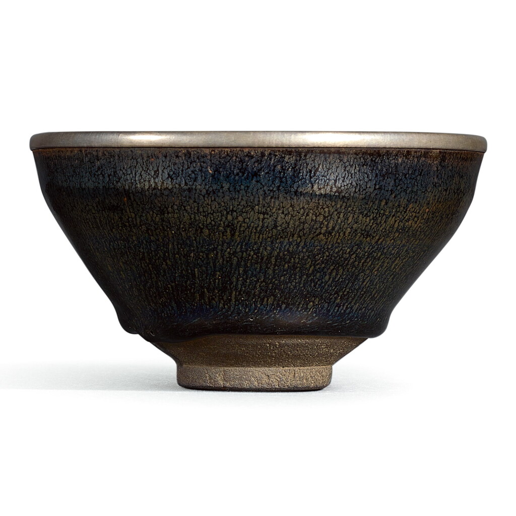 View full screen - View 1 of Lot 31. AN EXCEPTIONAL AND RARE HEIRLOOM 'JIAN' SILVER-STREAKED 'NOGIME TEMMOKU' TEA BOWL SOUTHERN SONG DYNASTY | 南宋 建窰禾目天目茶盞.