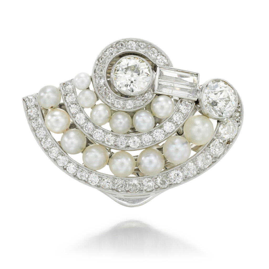View full screen - View 1 of Lot 44. DIAMOND AND PEARL CLIP BROOCH.
