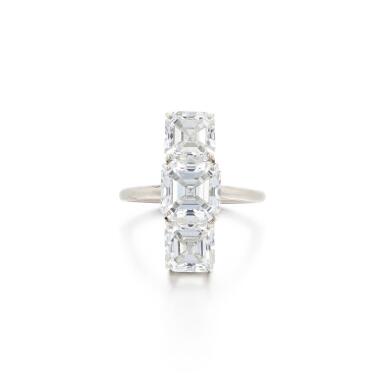 View full screen - View 1 of Lot 589. Diamond ring.
