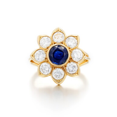 View full screen - View 1 of Lot 803. Cartier | Bague saphir et diamants | Sapphire and diamond ring.