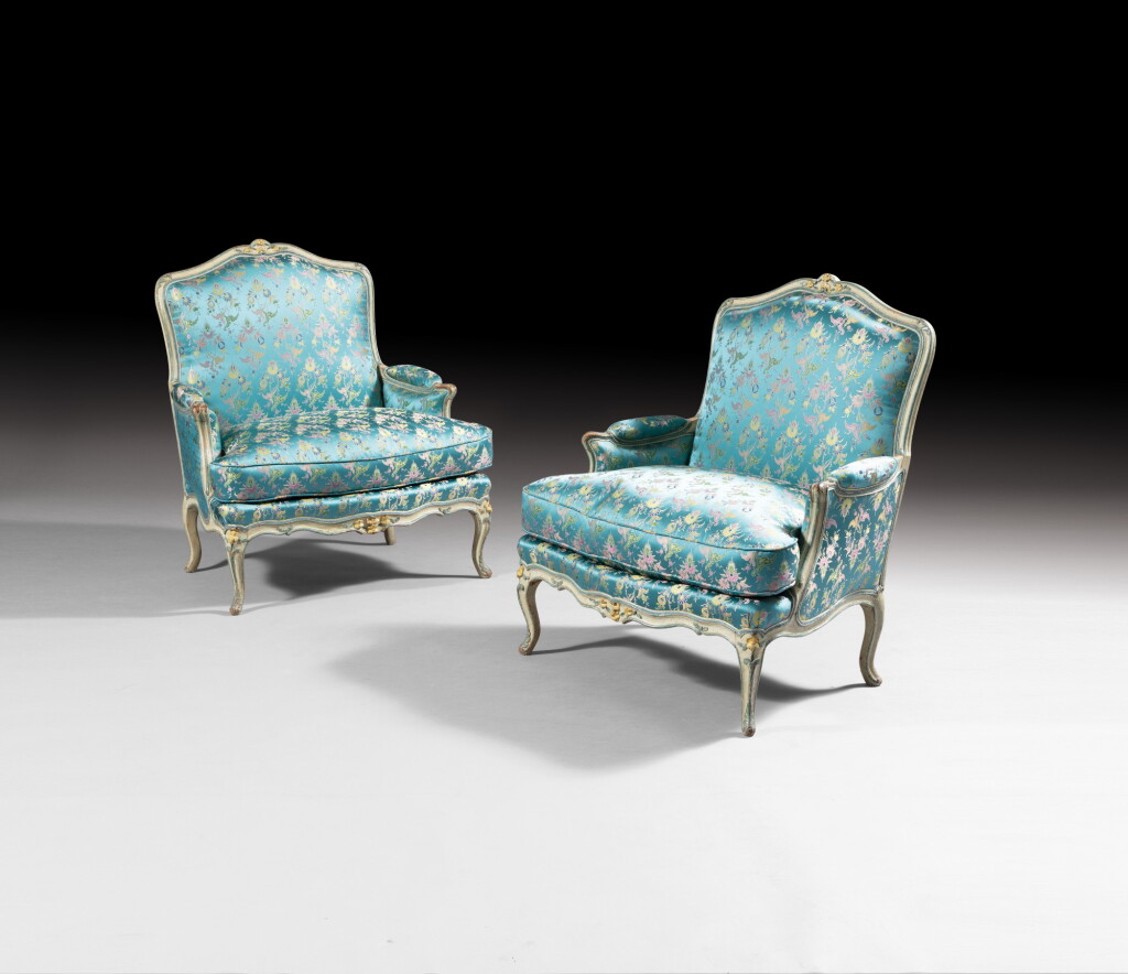 View full screen - View 1 of Lot 45. A pair of white painted marquises, Louis XV, circa 1750, stamped 'I AVISSE' | Paire de marquises en bois laqué blanc et rechampi bleu d'époque Louis XV, vers 1750, estampillée "I AVISSE".