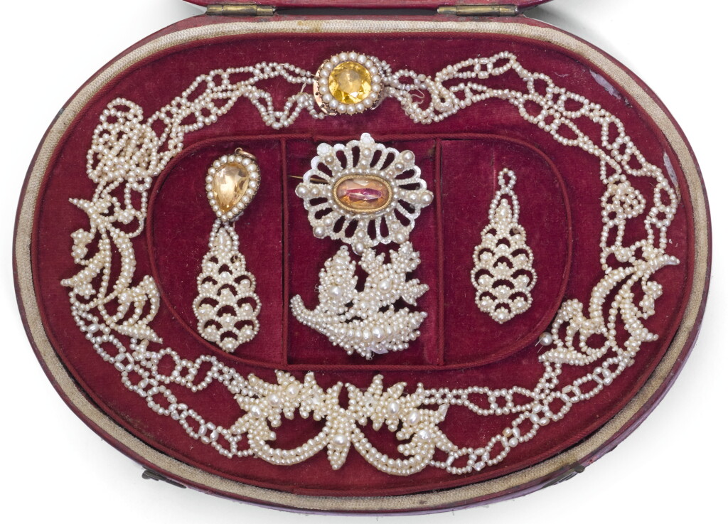 View full screen - View 1 of Lot 275. A SEED PEARL AND MOTHER OF PEARL PARURE, PROBABLY FRENCH, LATE 18TH CENTURY.