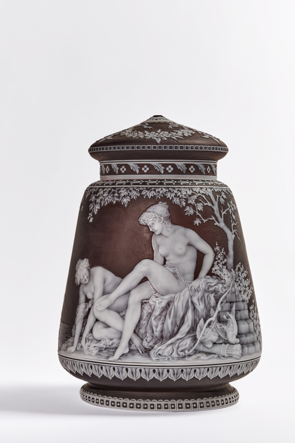 全螢幕檢視 - 查看104Thomas Webb and Sons, "Diana and Nymph" Vase and Cover的1