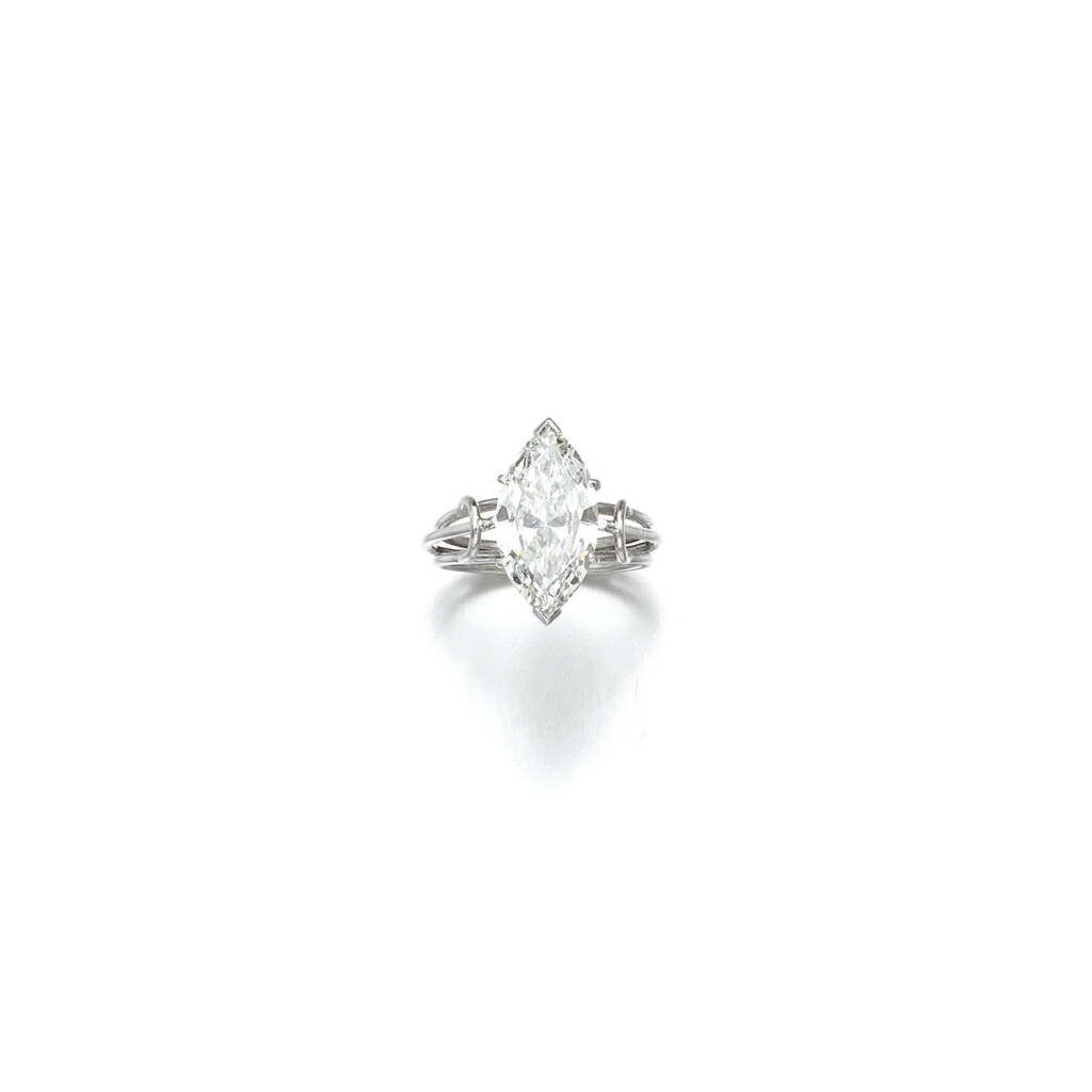 View full screen - View 1 of Lot 45. DIAMOND RING.