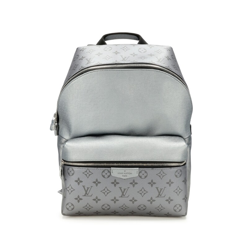 6500 louis vuitton backpack DAMIER COBALT RACE DISCOVERY PM Caroline's Fashion Luxuries Crafted from monogram pigment coated canvas with colored leather trim Louis Vuitton Damier Graphite Michael