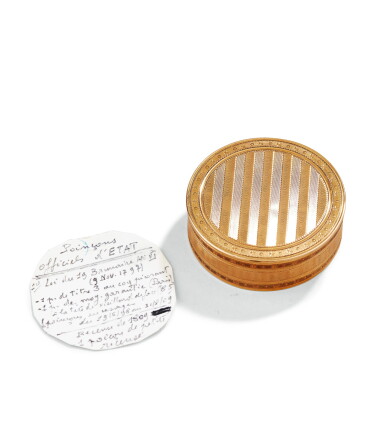 View full screen - View 1 of Lot 145. A CIRCULAR GOLD SNUFF-BOX, PROBABLY NICOALS HUGUET, PARIS, 1798-1809 | TABATIÈRE RONDE EN OR GUILLOCHÉ, PROBABLEMENT PAR NICOLAS HUGUET, PARIS, 1798-1809 .
