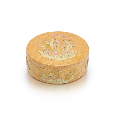 View full screen - View 1 of Lot 1196. A varicoloured gold snuff-box, Jean-Baptiste Lizon, Paris, 1760-1761.