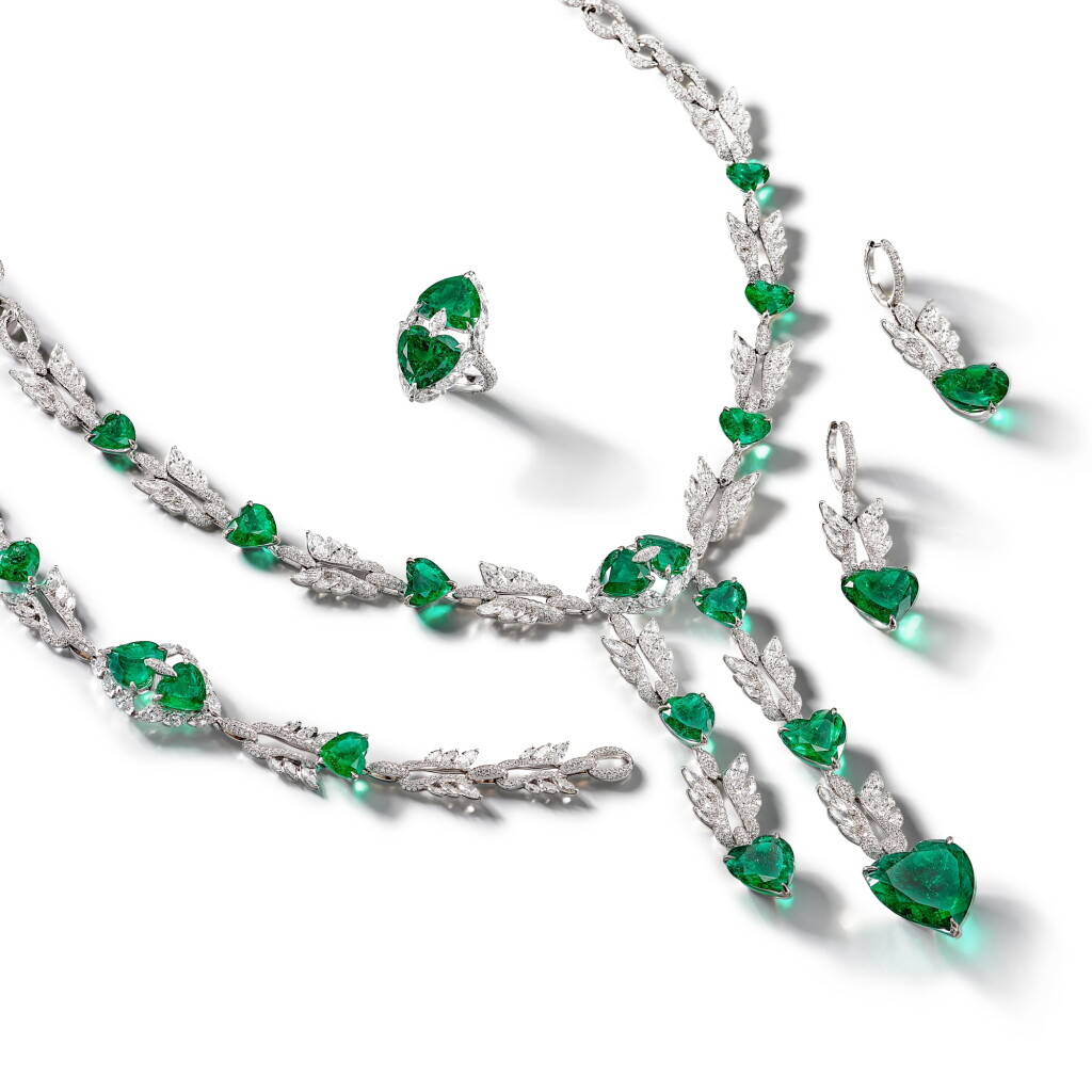 View full screen - View 1 of Lot 313. Emerald and Diamond Parure | 寶嘉斯仁 |「哥倫比亞」祖母綠 配 鑽石 項鏈, 耳墜, 手鏈 及 戒指套裝(祖母綠共重約106.18克拉).