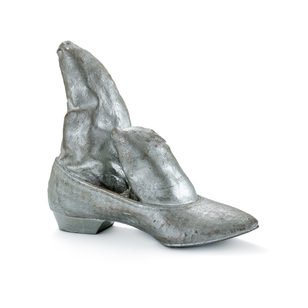 View full screen - View 1 of Lot 1014. Shoe | 靴.