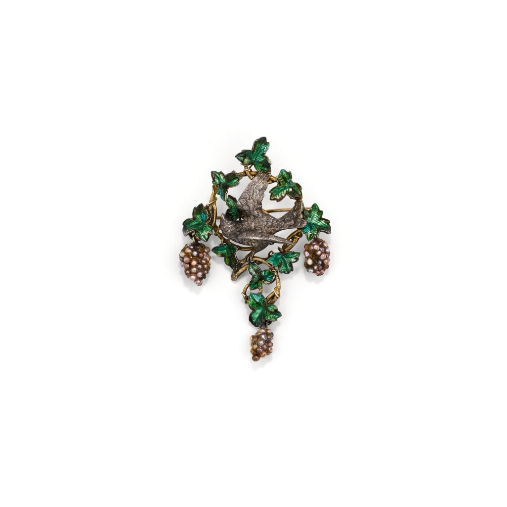 View full screen - View 1 of Lot 13. BROCHE PERLES DE SEMENCE ET ÉMAIL, ATTRIBUÉE À FROMENT-MEURICE, MILIEU DU 19ÈME SIÈCLE | SEED PEARL AND ENAMEL BROOCH, ATTRIBUTED TO FROMENT-MEURICE, MID 19TH CENTURY.