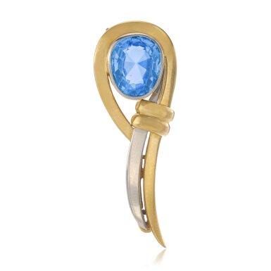 View full screen - View 1 of Lot 1032. Sapphire and gold clip, 1930s.