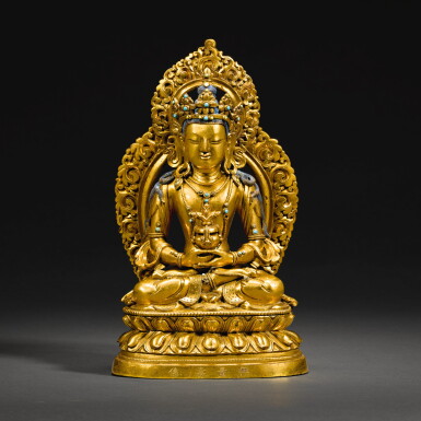 View full screen - View 1 of Lot 162. A GILT-BRONZE FIGURE OF AMITAYUS, QING DYNASTY, QIANLONG PERIOD | 清乾隆 鎏金銅無量壽佛坐像 《無量壽佛》款.