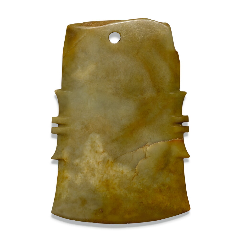 View full screen - View 1 of Lot 106. A SMALL JADE NOTCHED AXE, FU, SHANG DYNASTY/WESTERN ZHOU DYNASTY | 商/西周 玉斧.
