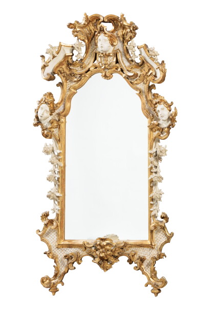 View full screen - View 1 of Lot 25. An Italian parcel gilt and white painted mirror, Firenze, early 18th century Miroir en bois laqué blanc et rechampi or, travail florentin du début, XVIIIe siècle.