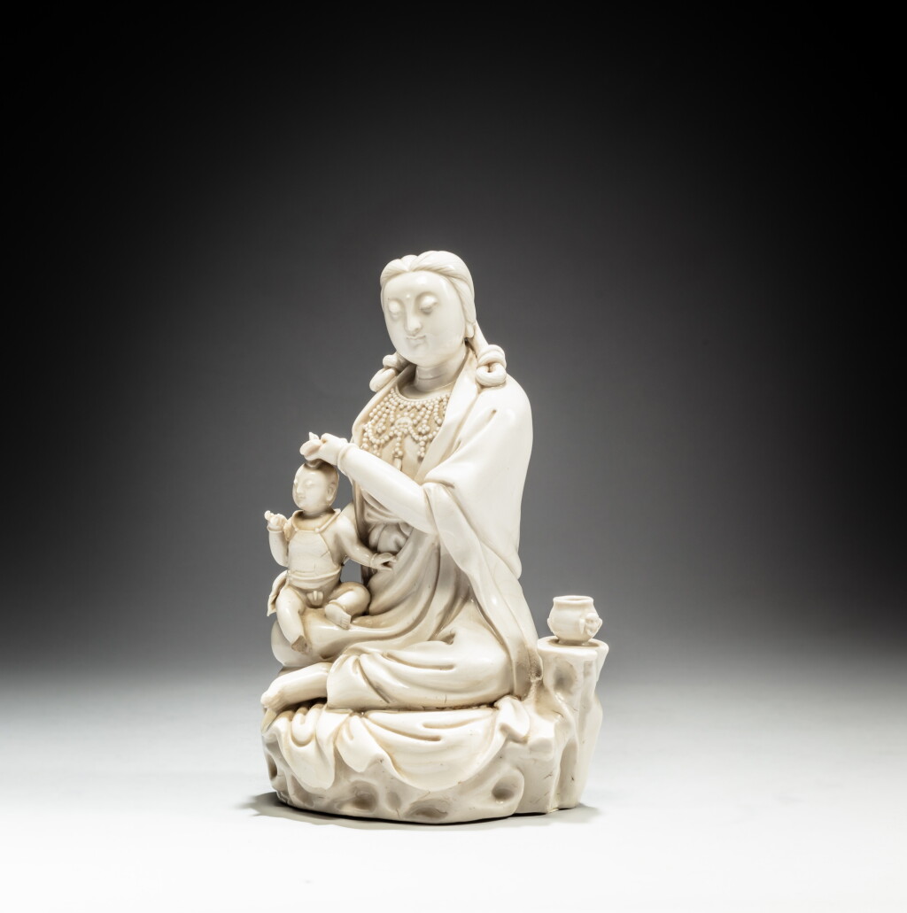 View full screen - View 1 of Lot 175. A blanc-de-Chine figure of Guanyin, Qing dynasty, 18th / 19th century | 清十八 / 十九世紀 德化白釉觀音菩薩坐像.