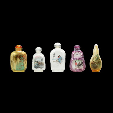 View full screen - View 1 of Lot 1122. Five inscribed inside-painted glass snuff bottles, Modern | 現代 玻璃內畫題字鼻煙壺一組五件.