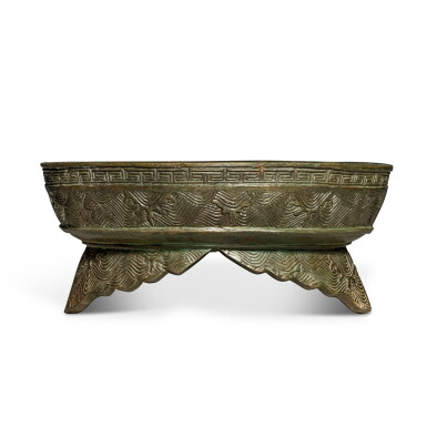 View full screen - View 1 of Lot 622. An archaistic bronze vessel (Fu), Dated Tongzhi 6th year, dingmao year, corresponding to 1867 | 清同治丁卯六年 (1867年) 銅仿古海水紋簠.