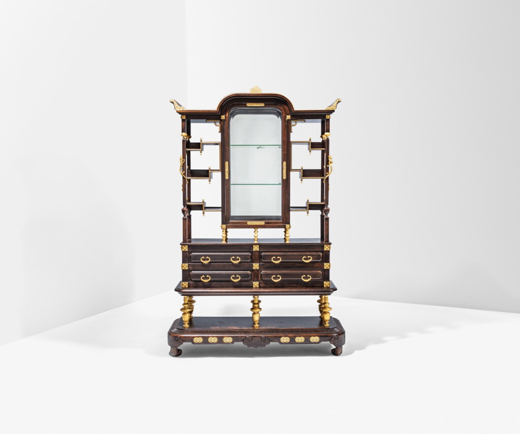View full screen - View 1 of Lot 126. Etagère vitrine en palissandre de Rio, érable et poirier teinté et bronze doré, vers 1880, par Edouard Lièvre (1828-1886).