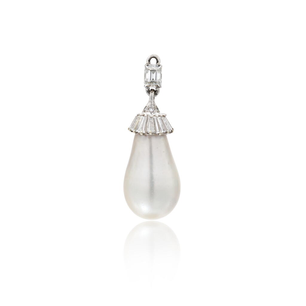 View full screen - View 1 of Lot 260. Natural pearl and diamond pendant | Pendente con perla naturale e diamanti.