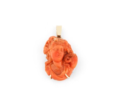 View full screen - View 1 of Lot 8. PENDENTIF CORAIL | CORAL PENDANT.