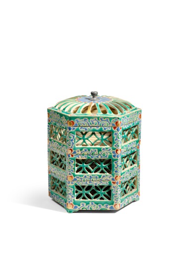 View full screen - View 1 of Lot 2131. An enamelled stoneware tiered box, Kiyomizu ware, Kyoto, Edo period, 18th century |色絵花唐草文七宝透彫段重 古清水焼 江戸時代中期 18世紀.